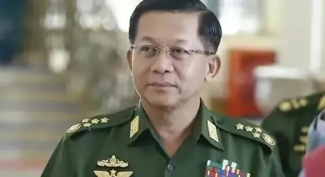 敏昂莱做出了一项重要决定：将缅军全部撤回内比都，放弃果敢地区，同时将矛头指向昂山