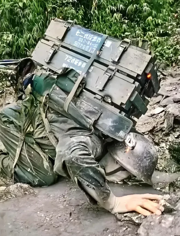 下图不是来自乌克兰，也不是来自巴以战场，而是来自七十年代的对越自卫反击战战场

