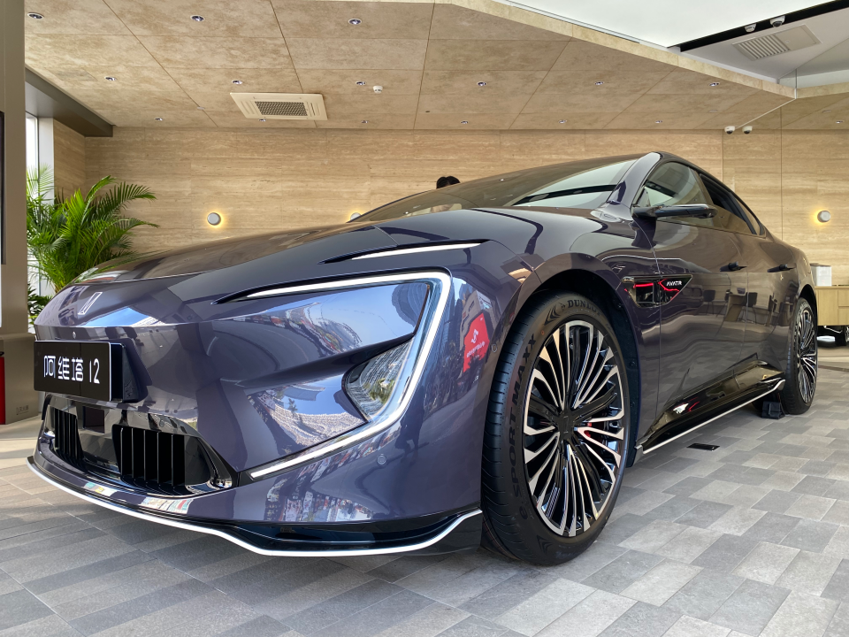 是哪个大聪明发明的电子后视镜？我用了一天，阿维塔12的电子后视镜最大的感觉就是它