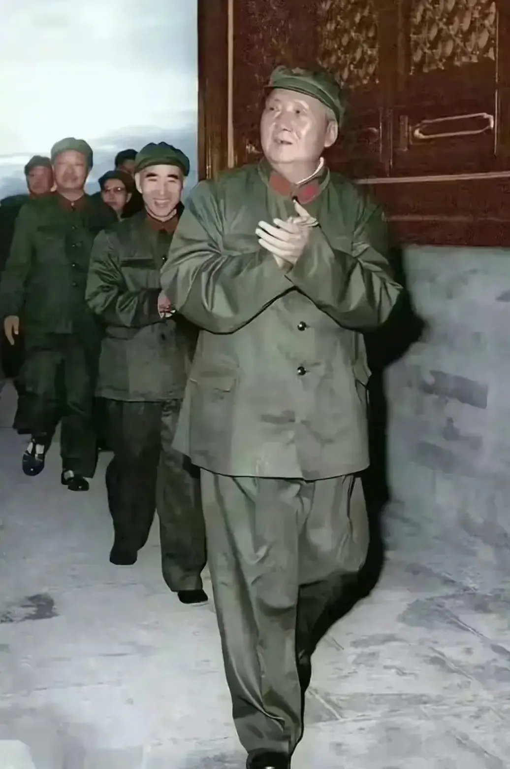 刚刚看了一段文案，文案中写到：“国家再富裕，军队再强大，武器再先进，若缺少一个具