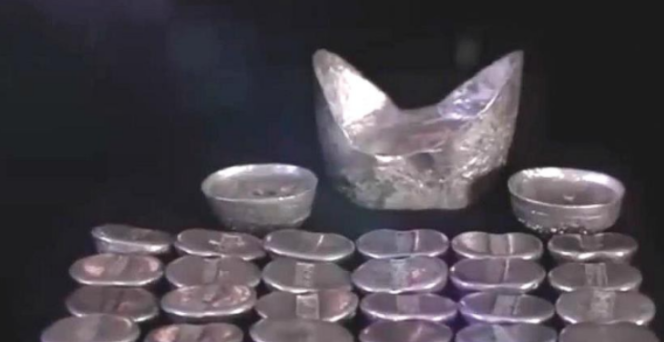 甘肃一大爷翻修祖宅，竟挖出一箱元宝，鉴定后却被要求上交国家，不料大爷一句话，怼的