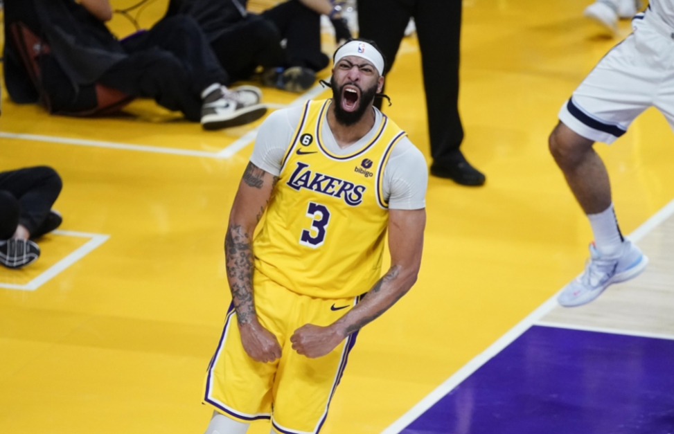 佩林卡采访时赞两个球员！

1.拉塞尔带领我们杀入到季后赛，并且击败勇士，他一直