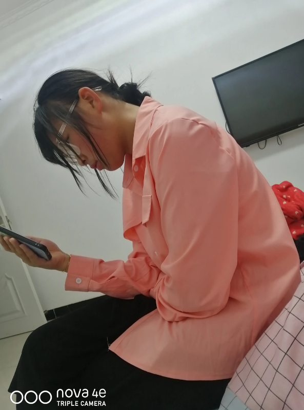 俺闺女17岁了，今年上高三，再有几个月就十八岁生日了。我从来不敢给别人说，一是怕