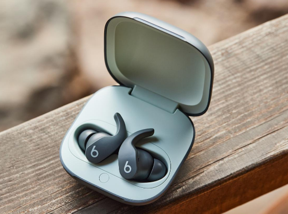 到底是跑步有线耳机好还是无线耳机好，其实无线耳机更适合运动。