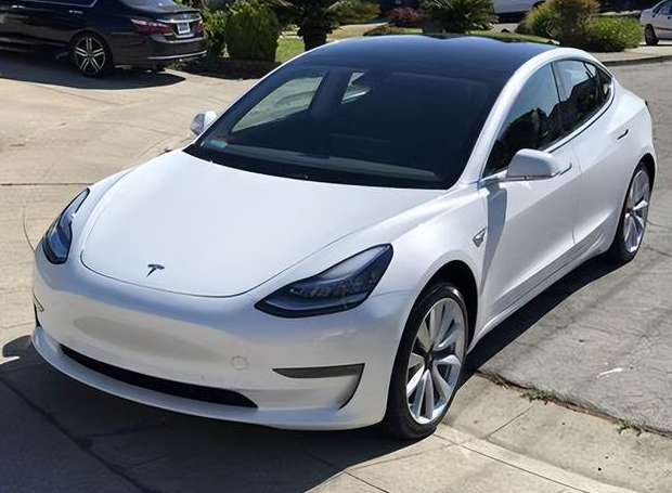怎么突然就没人买了，前几个月还好好的
特斯拉Model 3，简直就是个“凉”得不
