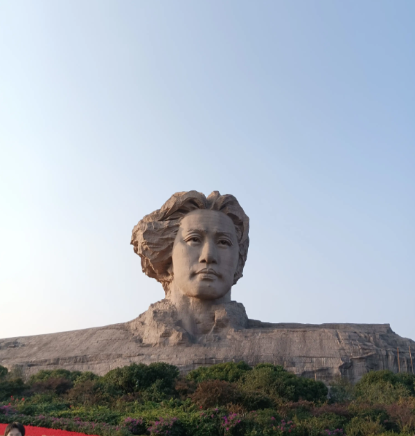 美国人没有忘记华盛顿！法国人没有忘记拿破仑！我们中国人，有五千年文明史！但是就有