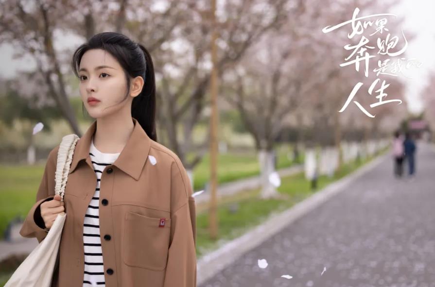 杨超越作为非科班出身的演员，演技被观众诟病，选择剧本不当也导致她在很多影视剧里的