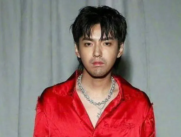 刚刚！吴亦凡判刑13年

90年的，出来33+13 =46岁了，30岁进去、快5