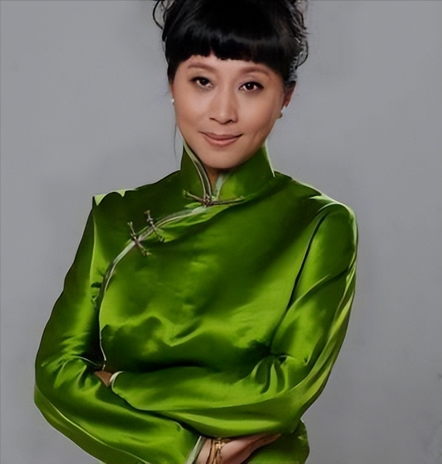 她曾5上春晚,有一生理缺陷却因此成名,丈夫去世后无奈淡出舞台(春晚常驻女高音歌手)-第14张图片-九妖电影 她曾5上春晚,有一生理缺陷却因此成名,丈夫去世后无奈淡出舞台(春晚常驻女高音歌手)-第14张图片-九妖电影