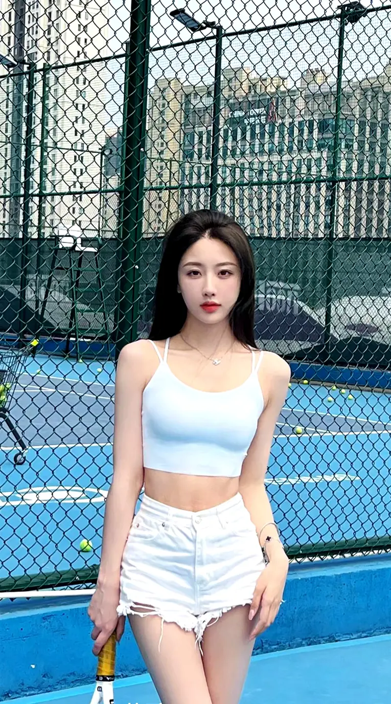 和这位美女打球应该注意什么呢？