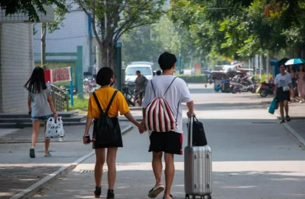 “真是愁死了！”江苏一位家长发文，称儿子985毕业，却快被折磨疯了。原因是儿子去