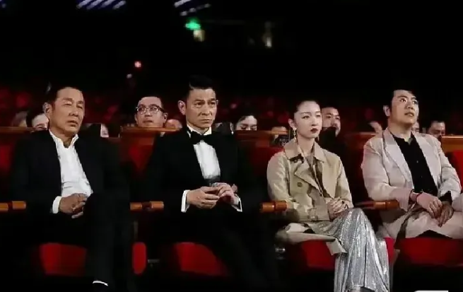 冯小刚的时代过去了么？
大家发现了么，这次金鸡奖颁奖礼，曾经叱咤风云不可一世风头