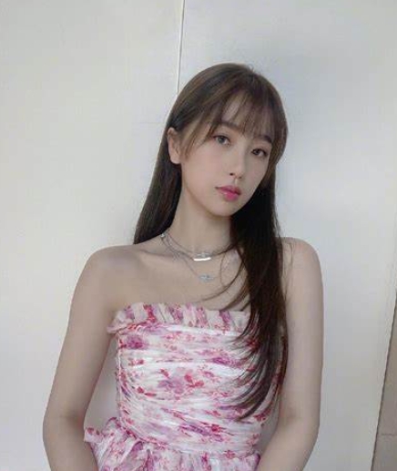 #GQ的小船 尴尬#
杨天真不是和虞书欣出场过一次了吗？还有两个不认识的女生一船