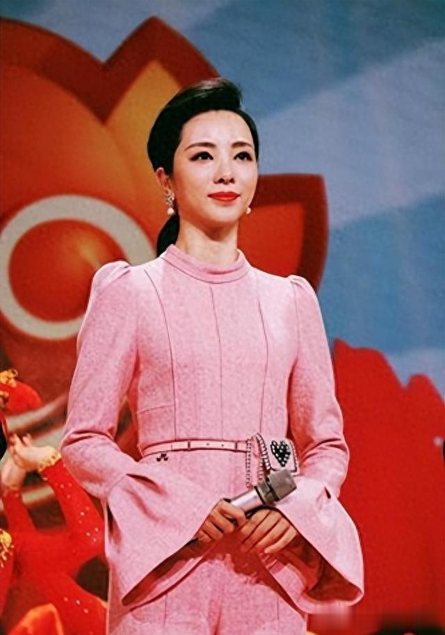 李思思“暴露无遗”？这一次她的狐狸尾巴显露来了