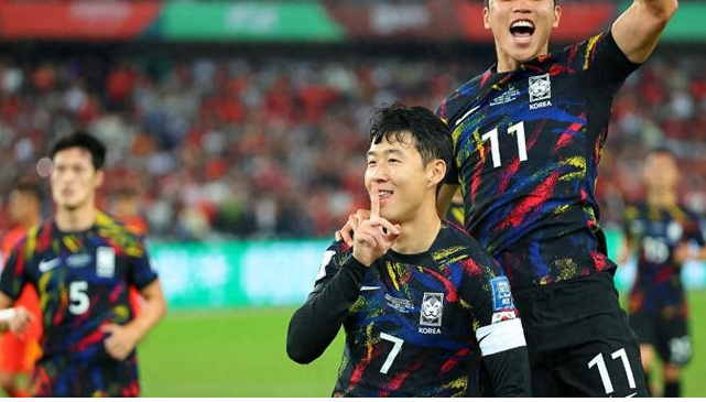 国足0:3韩国，我居然产生了3大不可思议

1、韦世豪专业“送果篮”，一送就是7