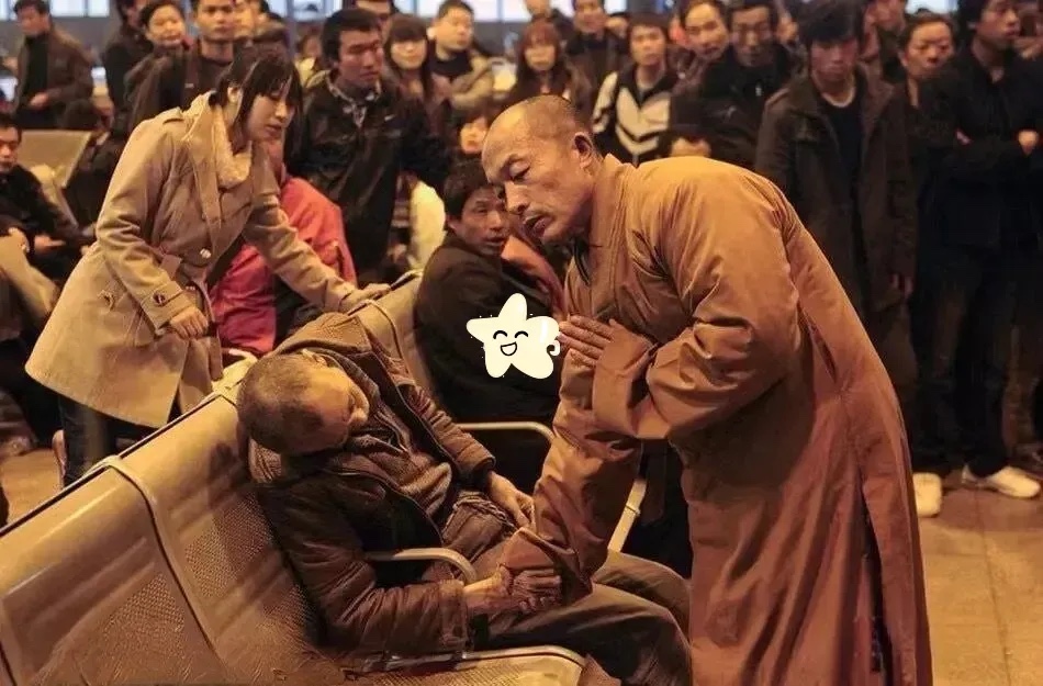 最纯粹的一张照片，没有任何功力
山西太原 火车站，人死了很久了，一直没人发现。后