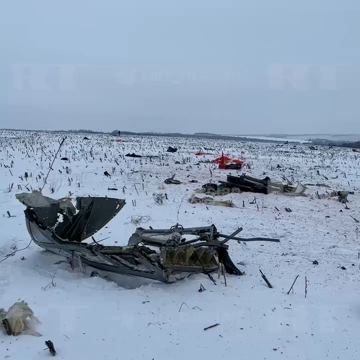 载有65名乌军战俘的俄军伊尔-76运输机坠毁后，俄方指责乌军所为，并给出了证据，