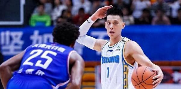 CBA三消息：广州欲签首钢弃将，区俊炫骁勇善战，胡金秋正式归队
