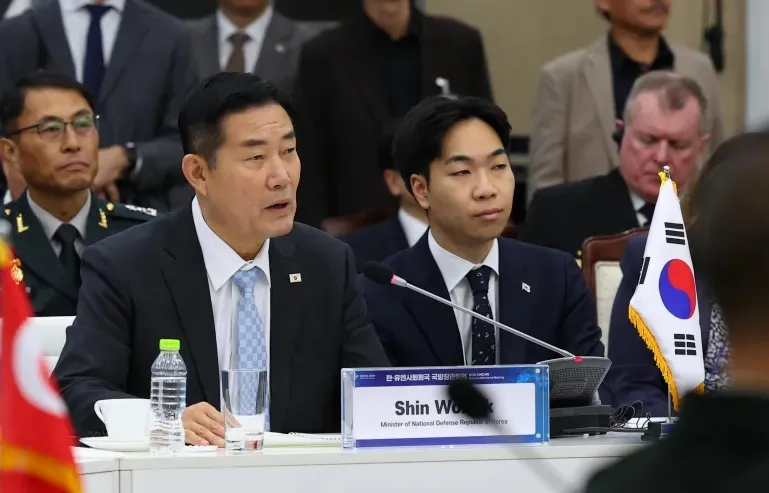 韩国国防部长官申元植这是向身体里注射了多少泡菜，才能如此嚣张？他在11月14日的