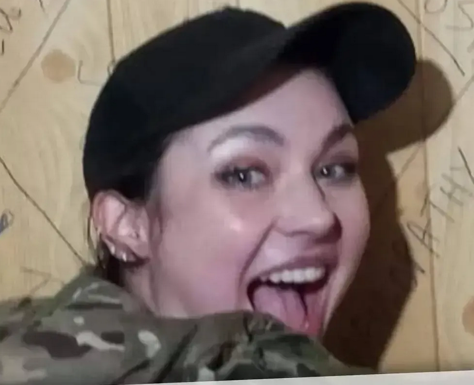 根本没有雇佣兵能够带走乌克兰的钱！
一名来乌克兰淘金的英国女雇佣兵，被发现死在了