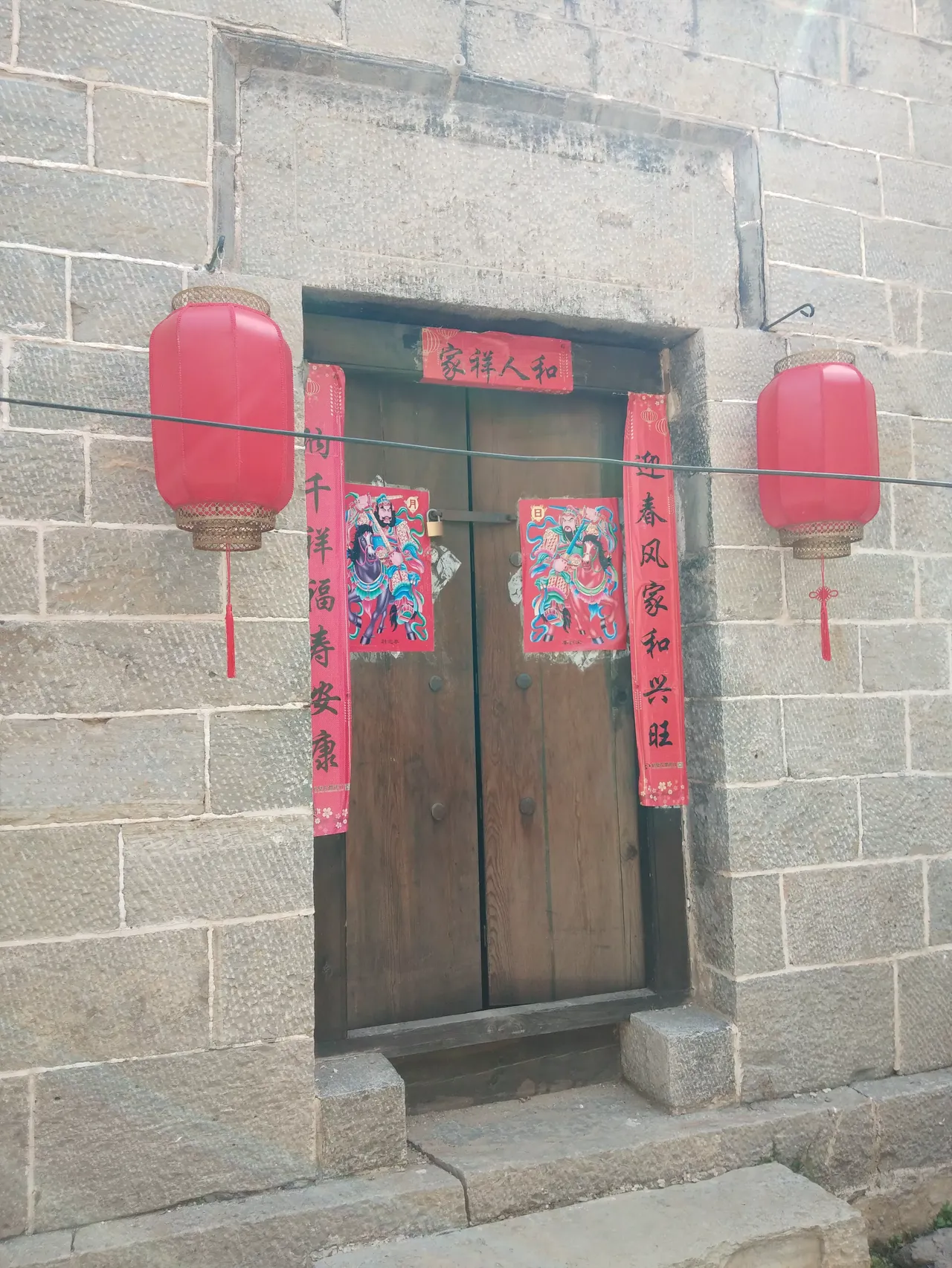 我爸兄弟三个，大伯公务员，退休工资8000元；二伯工人，退休工资3200元；我爸