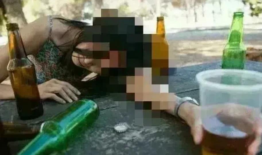 浙江温州，女子约男子出去饮酒，男子让女子来自己家喝，女子欢然前往，两人在家里喝酒