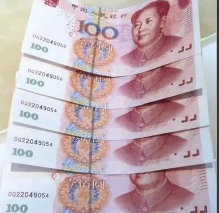 昨天同事的丈母娘去世了，我随礼随了500元。可今天休息没事，我随手翻了一下礼薄一