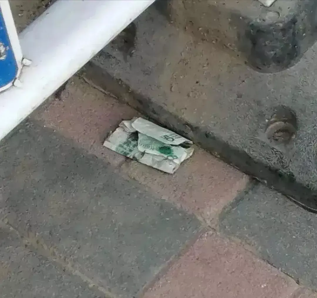 吃泡面久了，看什么都是钱～