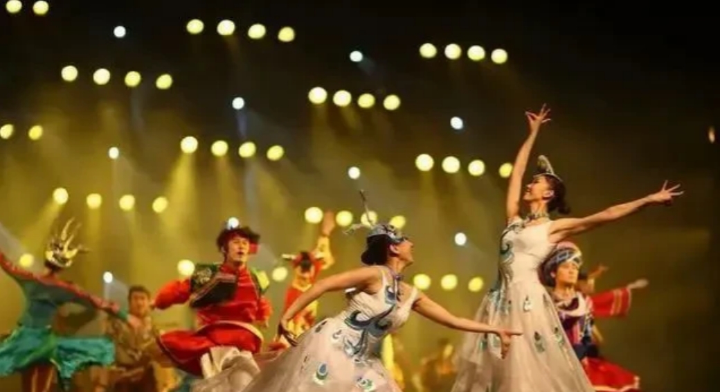 恒大歌舞团近百名女演员去向哪里呢？
       据说在许家印收押第二天，有20