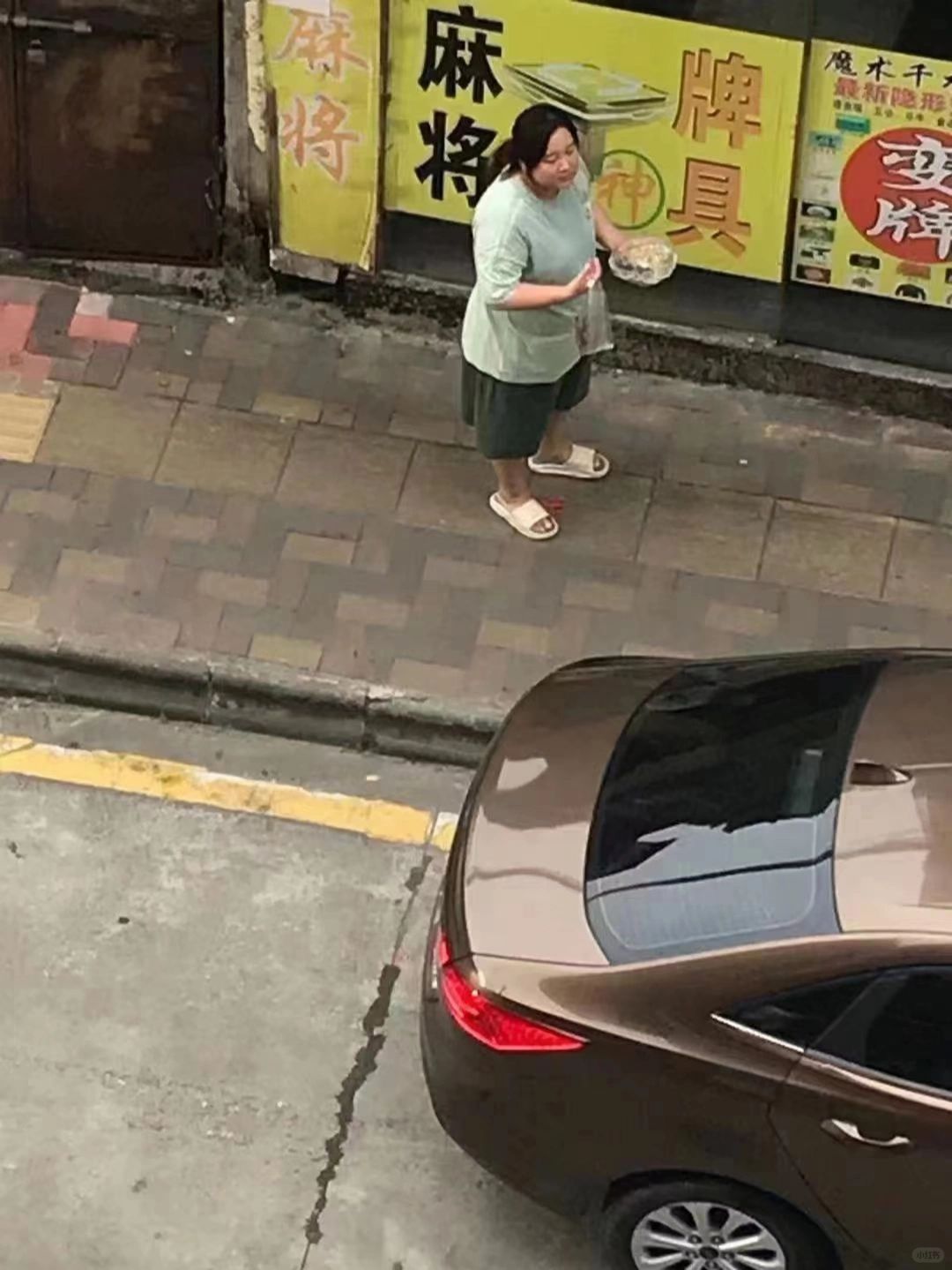 贾玲来我们学校拍电影了！
震惊100年啊 咱就是说！！！！！！！
是真的吗 真的