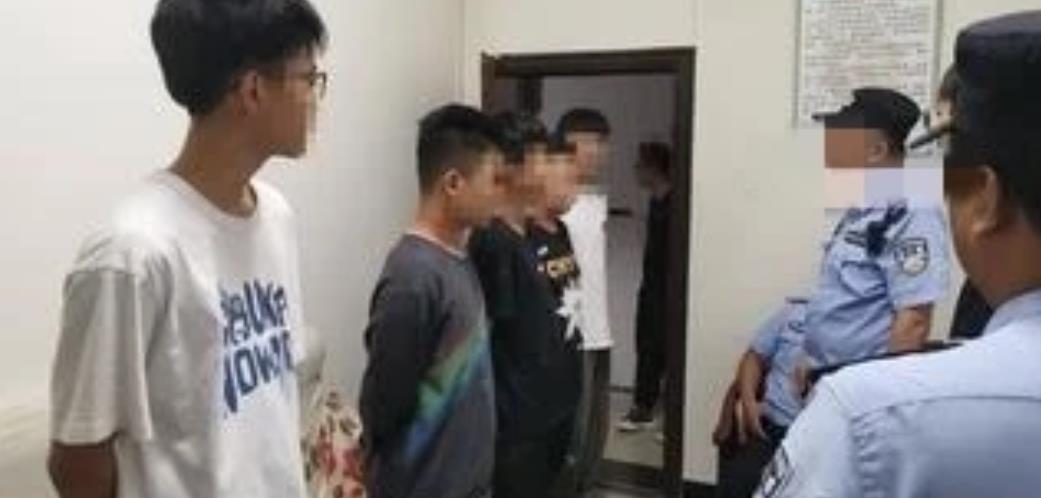 辽宁辽阳，一男子被人围殴，无奈反击。没想到，公安局以互殴为由对其罚款500元，并