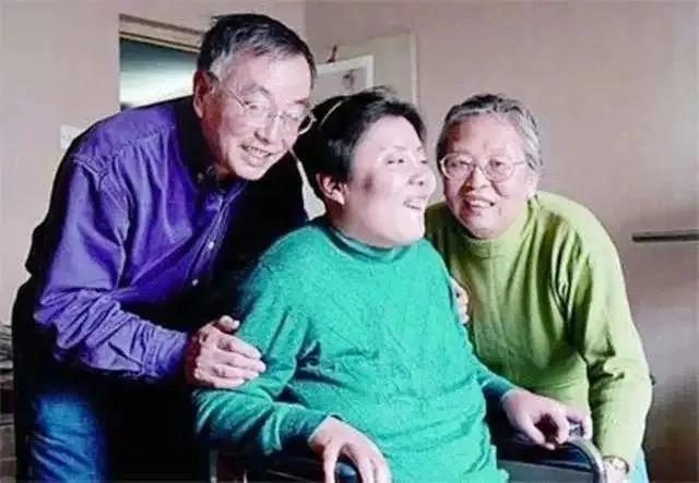 即便失去了大部分记忆，但有一次，朱令清醒地对爸爸说：“如果你不管我，就再也沒有人
