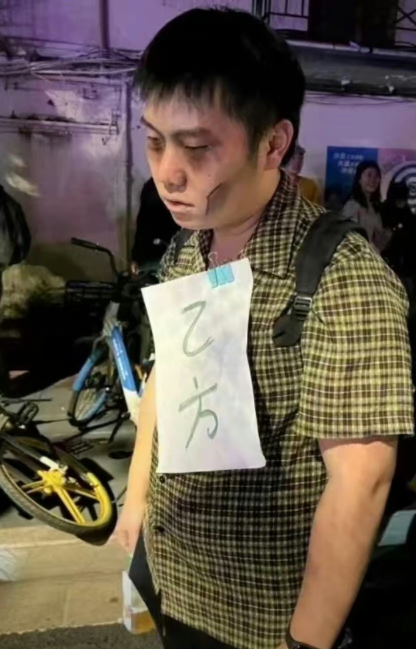 这么喜欢过洋节吗？？除夕都快没了，还万圣节圣诞节，跟中国人有个毛关系 ​?