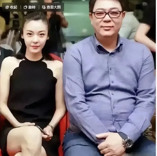 原来他俩是夫妻，还以为是父女呢?不过女的好眼熟啊，就是说不上名字来 ​​​
