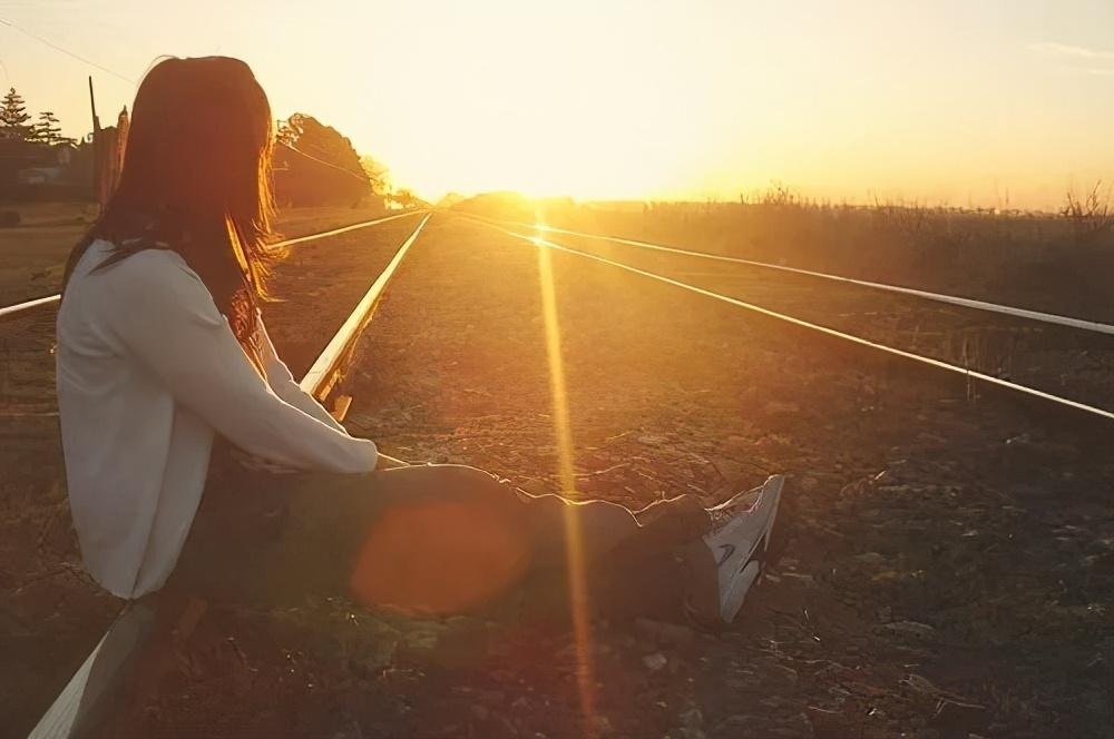 曾经青春的爱情, 去了哪里? 化作渐渐消逝的光