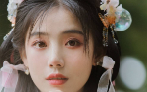 我爱了王爷十年，却发现自己只是他的玩物，彻底清醒后，我决定做回我的山大王