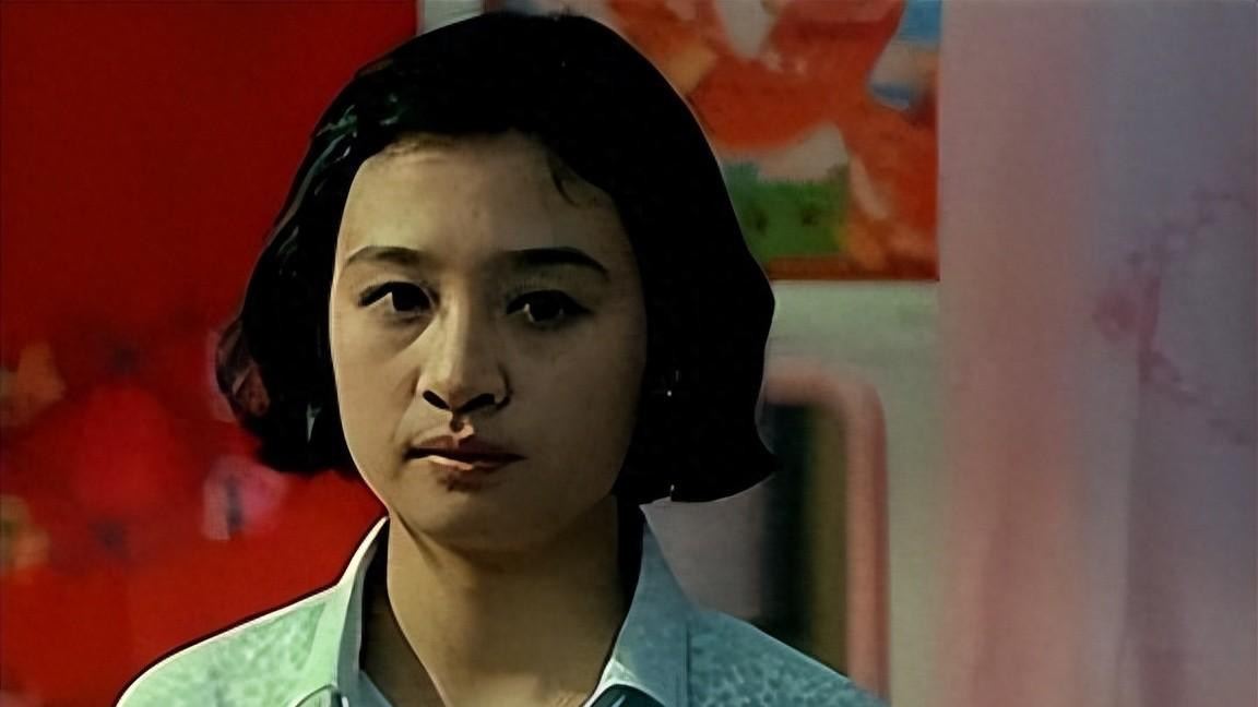 曾经红过巩俐，却因爱错人毁了一生，婚后丈夫“拒认”亲生儿子