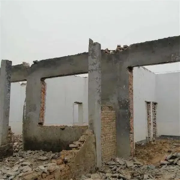 网友：甘肃6.2级地震，说明一件事！
国内还有上亿人生活在砖搭预制板结构的房子里