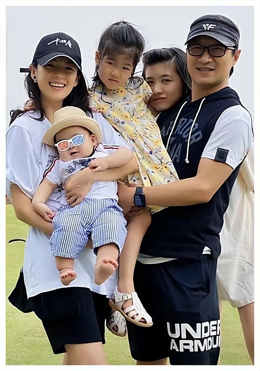 汪峰章子怡官宣离婚：换一种方式让彼此更好的成长。章子怡汪峰官宣离婚，将以亲人身份