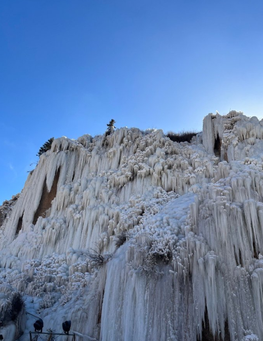 天地悠远千年海，衣冠青丝暮成雪 。​
