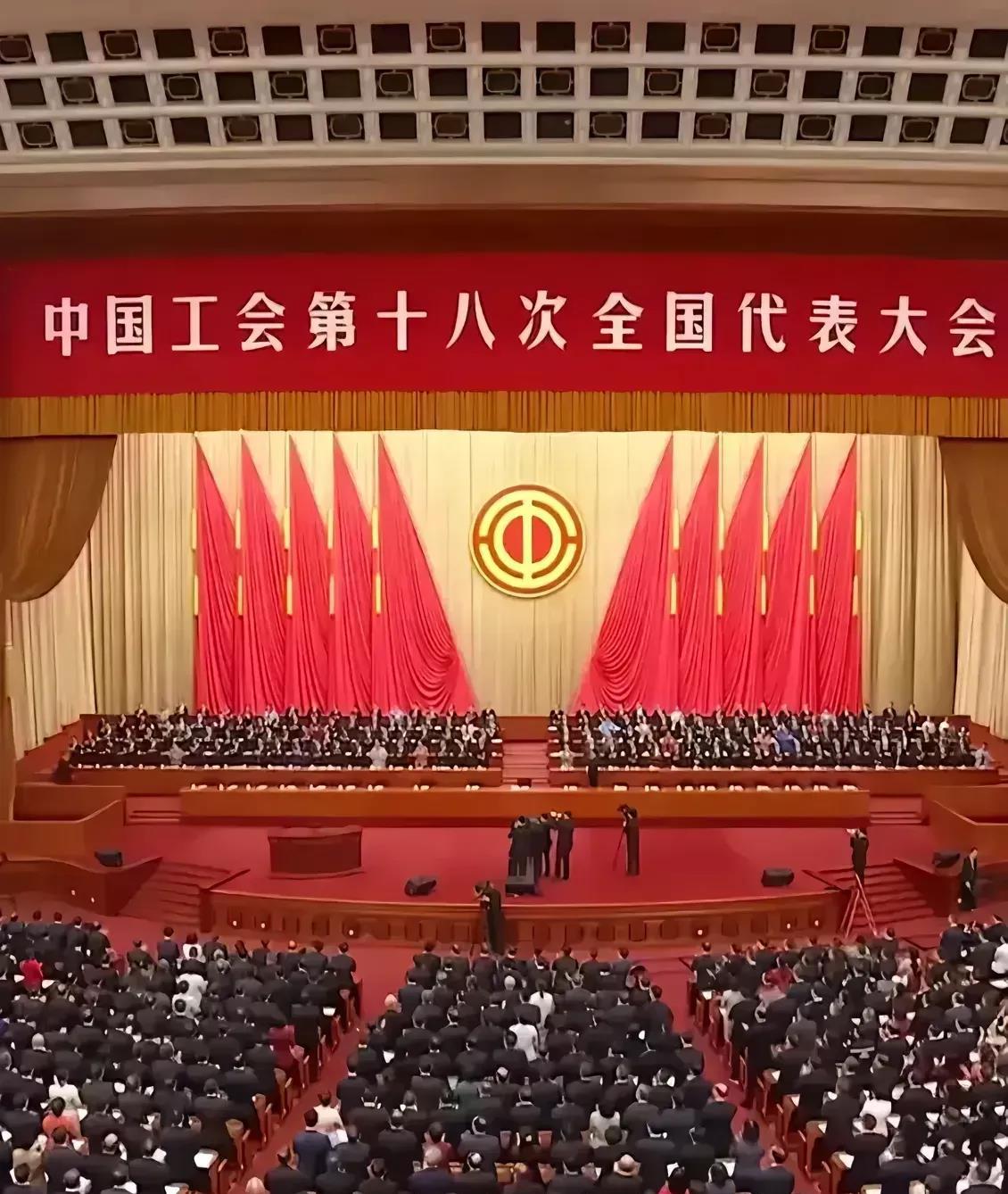 这两天被中国工会十八大刷屏了，大家纷纷讨论劳动法、双休、加班等话题。大家知道8小