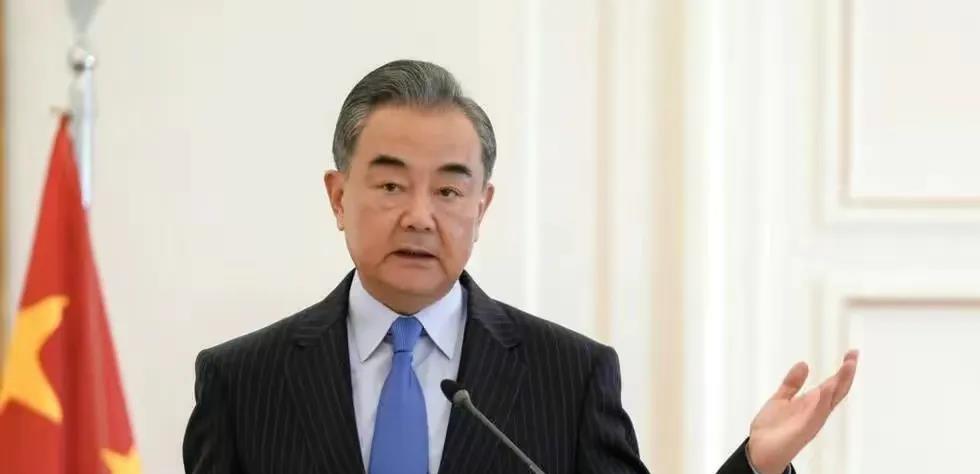 中国不是美国的保镖和护卫神，美国一有难处就想起了中国，因为他们抓住了中国热爱和平