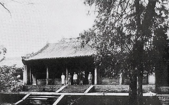 回顾：和许世友同出少林，被毛主席戏称“不当和尚当将军”