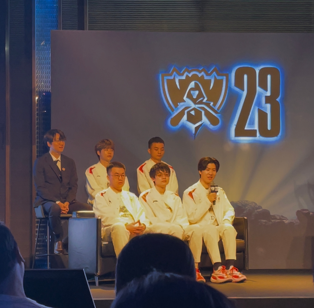 【TheShy回应再次夺冠是否是“世界第一上单”】

S13决赛媒体日今日举行，