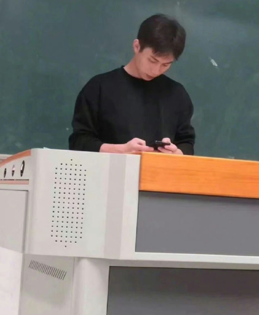 想恋爱的心突然死了 这种裤子能不能滚出地球 ​​​