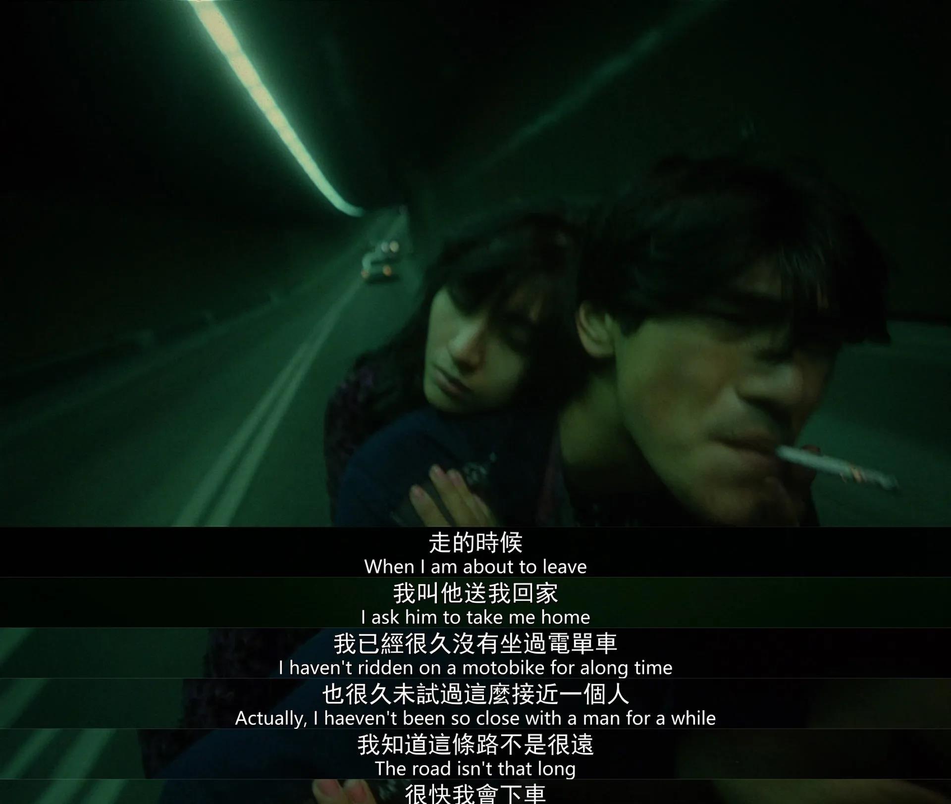 王家卫在片场让演员们翻译“I love you”，有个女演员随口就说是“我爱你”