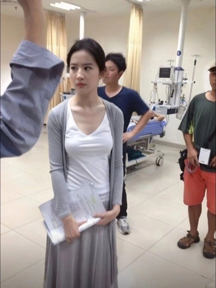 Vocal！感觉她跟别人从来不在一个图层！！
跟她在一起合照的人都变的千奇百怪的