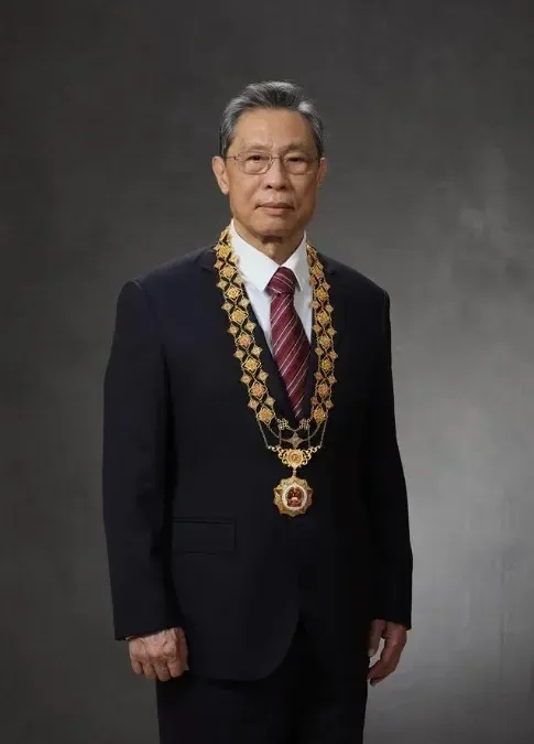 翻看到了一条帖子，是钟南山院士预测新冠小高峰要来了，提醒大家做好准备。可是下面的