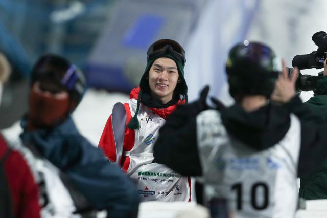 【力压日本选手！苏翊鸣单板滑雪大跳台世界杯夺冠】

12月2日，中国选手苏翊鸣在