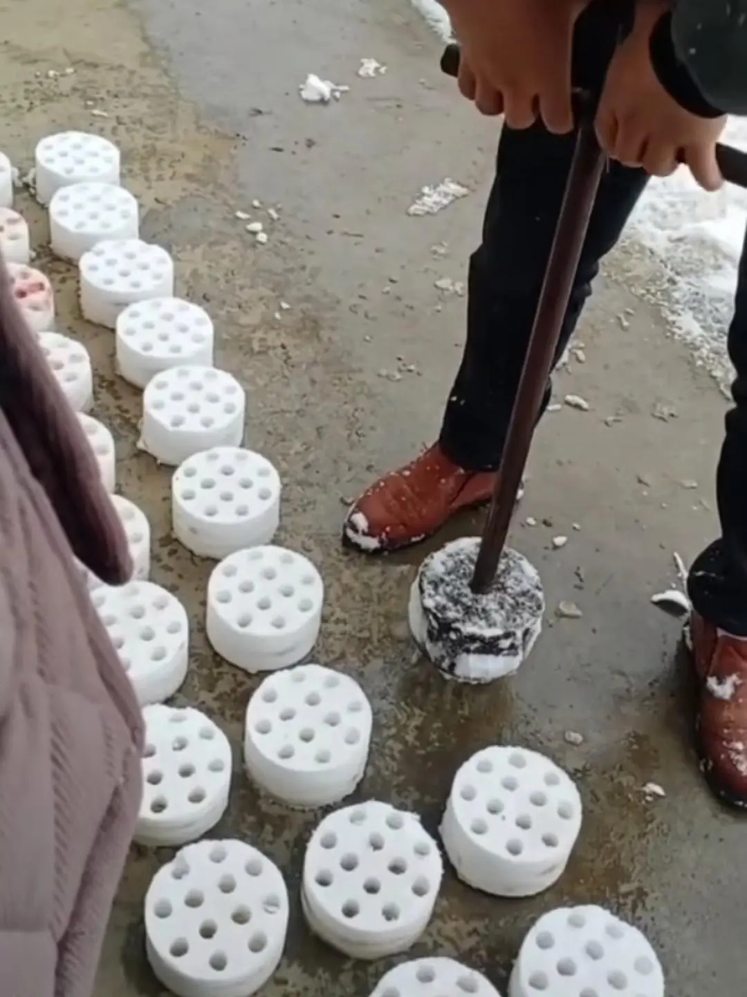 不懂就问，黑色的耐烧还是白色的耐烧？